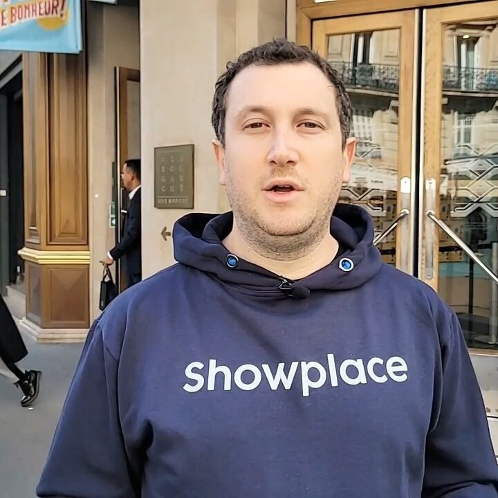 QU'EST-CE QUE LE NATIVE RETAIL ?
📍Transformer des lieux de vie en lieux de découverte et d'achats de produits ou services.
🖐Mettre à disposition des voyageurs, dans leurs locations de courte durée, des produits avec des QR Code afin de leur permettre d'en savoir + et de les acheter.
🎬Notre CEO, Félix Bassous, vous présente cela devant Le Bon Marché.
#NativeRetail